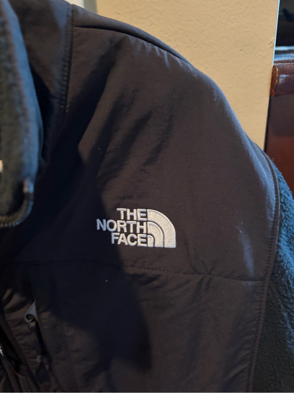 The North Face Men’s Black Denali Retro Fleece Jacket - Medium - Picture 3 of 5
